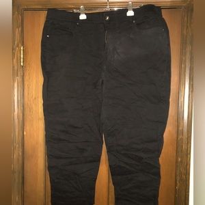 Terra Sky Black Capri